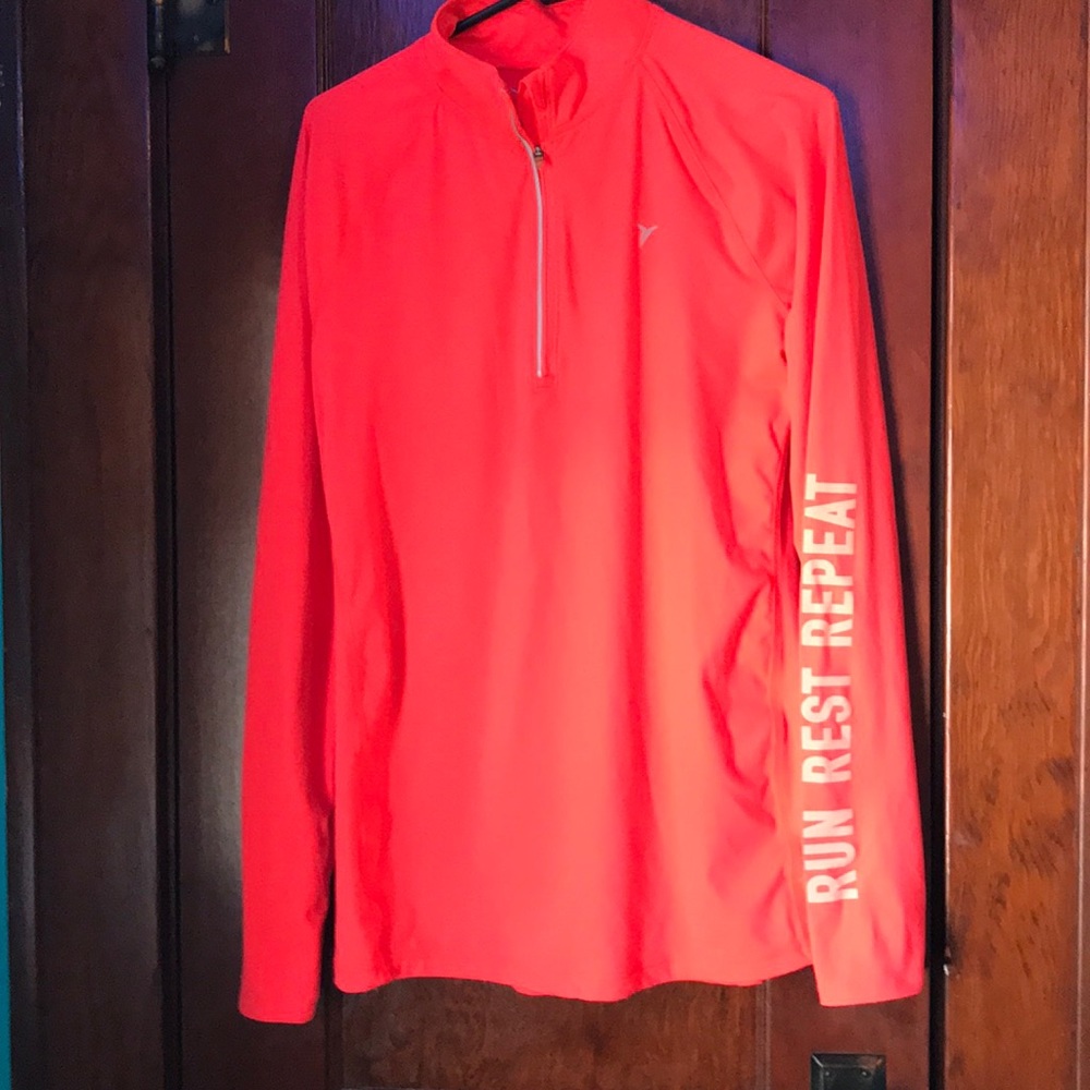 Old navy active long sleeved running shirt